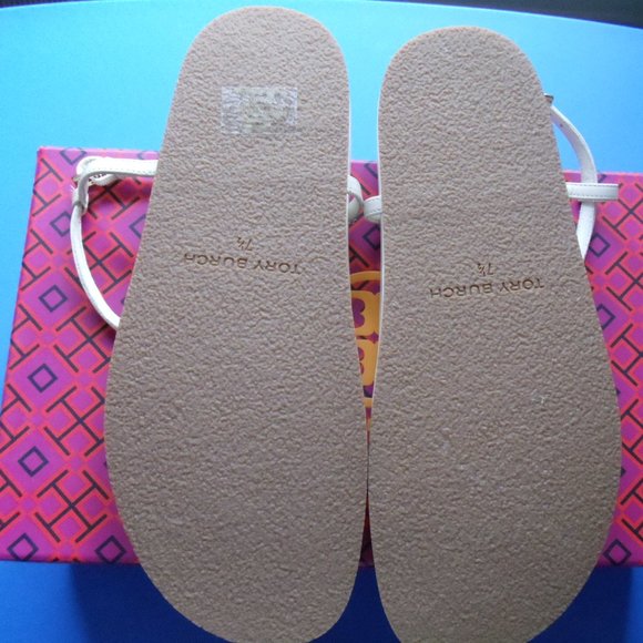 Tory Burch sz 7.5 PATOS Thong Sandals Ivory Leather w/Gold Disk Medallion MIB - Picture 4 of 4